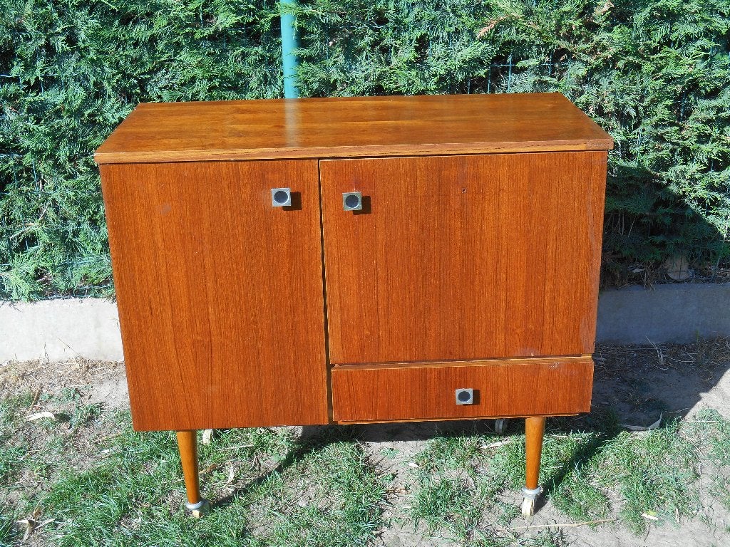 Armoire vintage sur roulettes, Antiquités & Art, Enlèvement