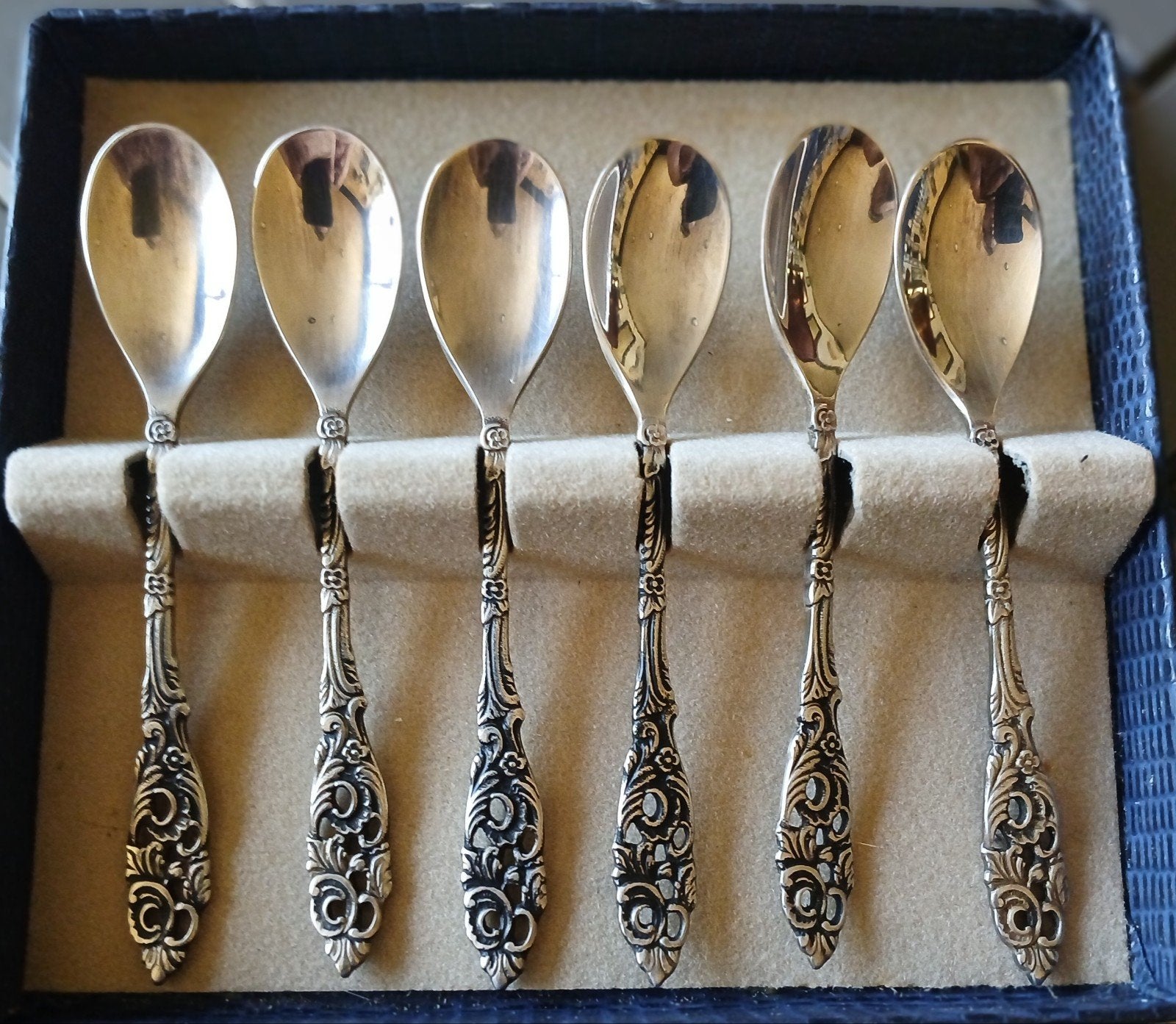 service 6x cuillers a café plaque argent dans coffret, Antiquités & Art, Antiquités | Couverts, Enlèvement ou Envoi