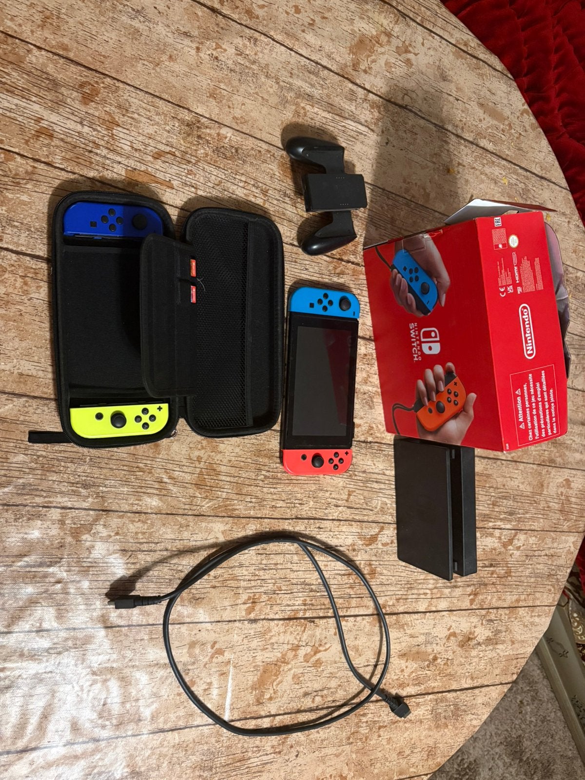 Nintendo switch, Games en Spelcomputers, Spelcomputers | Nintendo Switch, Met games, Zo goed als nieuw, Met 3 controllers of meer