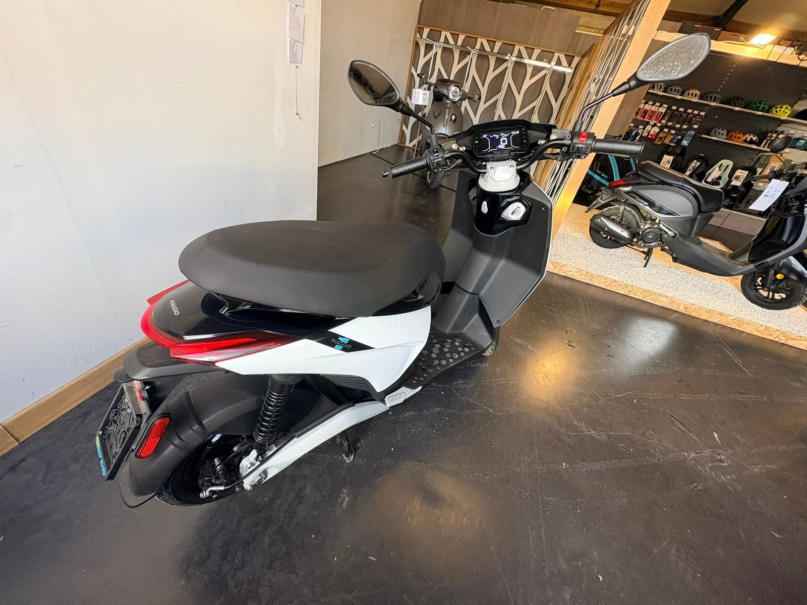 Piaggio one toonzaal model, Fietsen en Brommers, Overige modellen, Piaggio, Piaggio one, Elektrisch