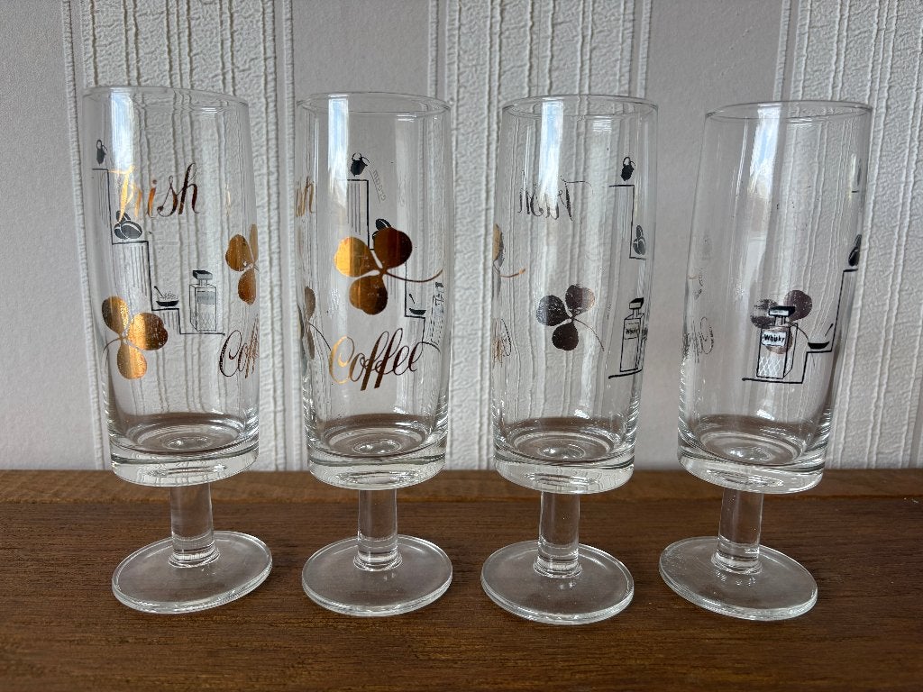 4 verres à café irlandais rétro sur pieds, Collections, Verres & Petits Verres, Utilisé, Autres types, Enlèvement ou Envoi