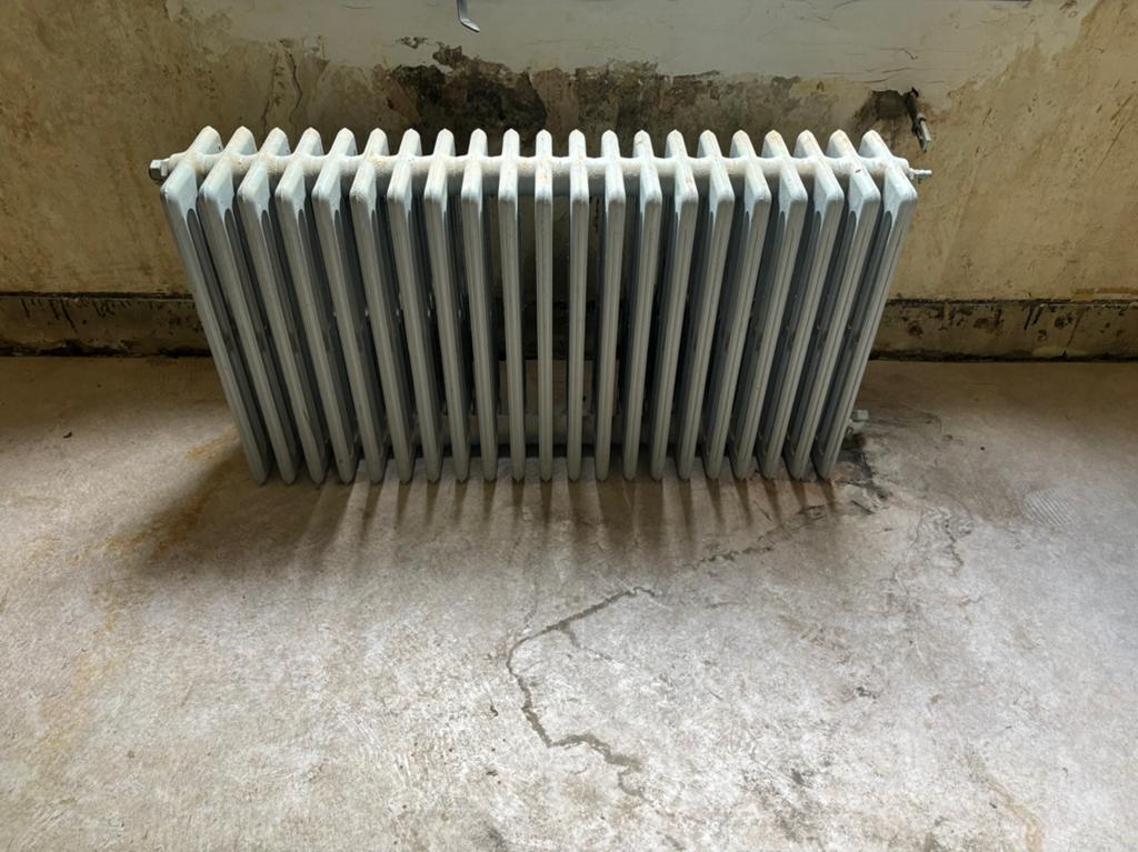 Lot anciens radiateurs fonte avec supports muraux, Bricolage & Construction, Enlèvement, Utilisé, Radiateur