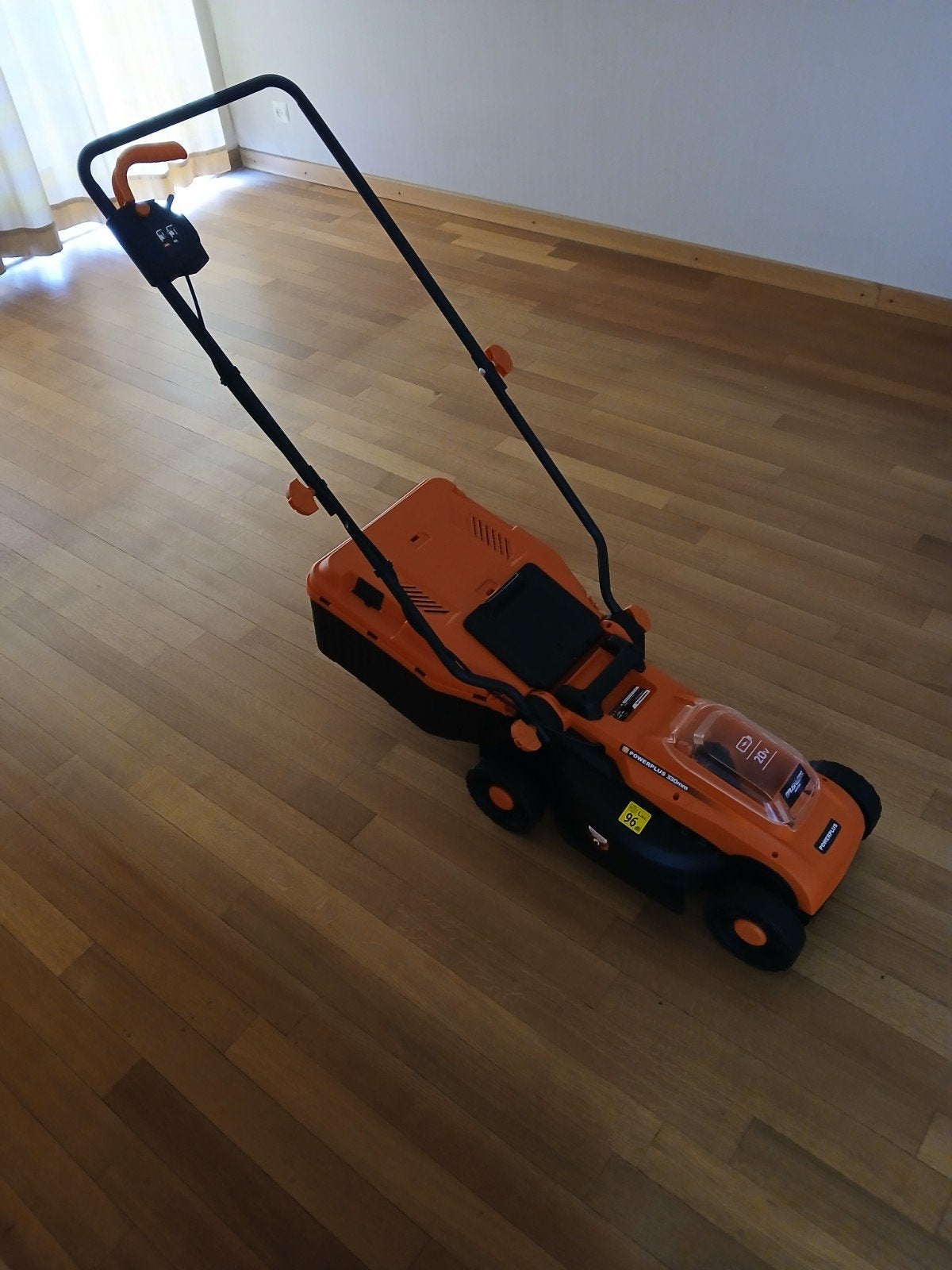 Nieuw grasmachine( nooit gebruikt), Ophalen
