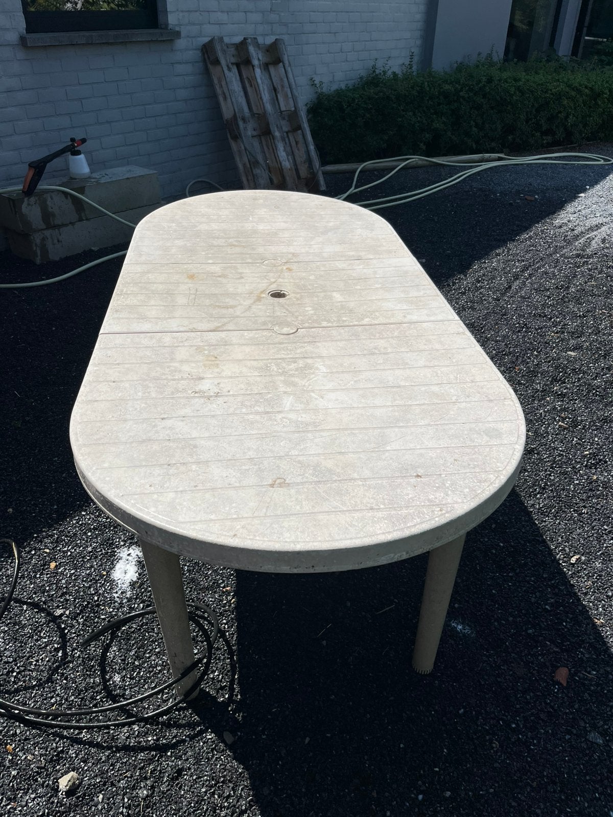 Gratis - tuintafel, Tuin en Terras, Tuintafels, Ophalen, Gebruikt, Ovaal, Kunststof