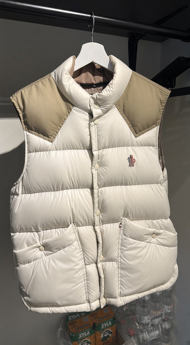 Moncler grenoble bodywarmer, Kleding | Heren, Bodywarmers, Ophalen of Verzenden, Zo goed als nieuw, Maat 48/50 (M), Beige