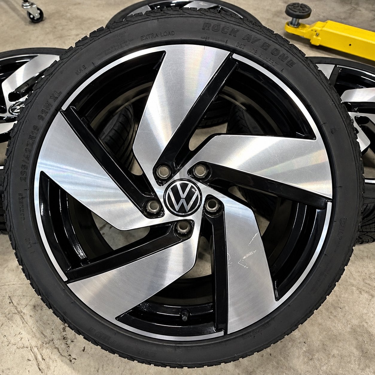 Originele 18” inch vw golf 8 gti richmond velgen zgan banden, Autos : Pièces & Accessoires, Pneus et Jantes, Enlèvement ou Envoi
