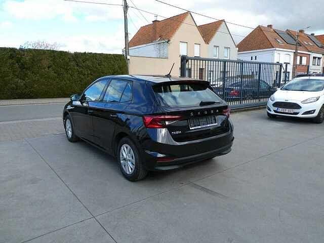 SKODA Fabia 1.0 TSi 110pk Automaat Business '24 22000km, Auto's, Skoda, Automaat, Euro 6, Zwart, Bedrijf