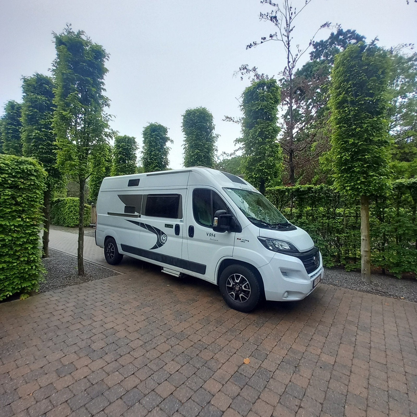 Buscamper Chausson met 20.000km, Caravans en Kamperen, Mobilhomes, Buscamper of Camperbus, Ringverwarming, Tot en met 2, Treinzit