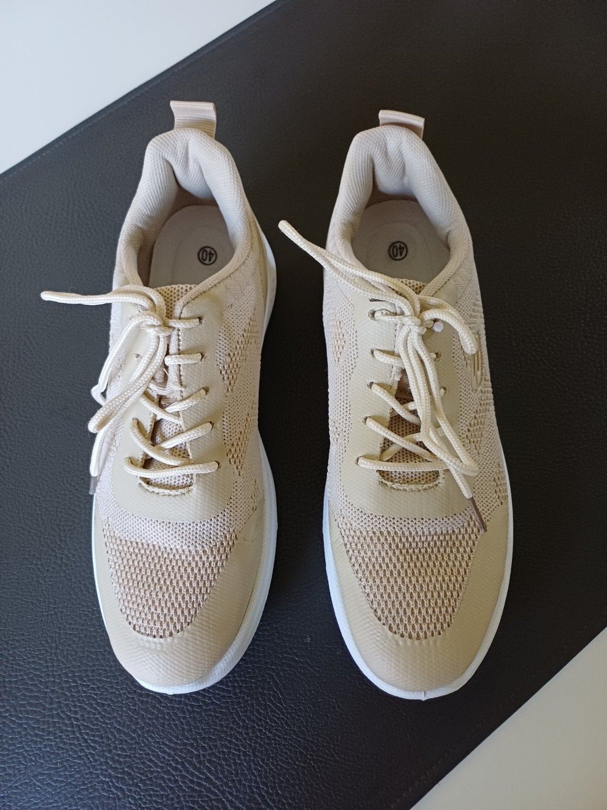 Nieuw paar sneakers (Sketchers), Ophalen, Instappers, Beige, Nieuw