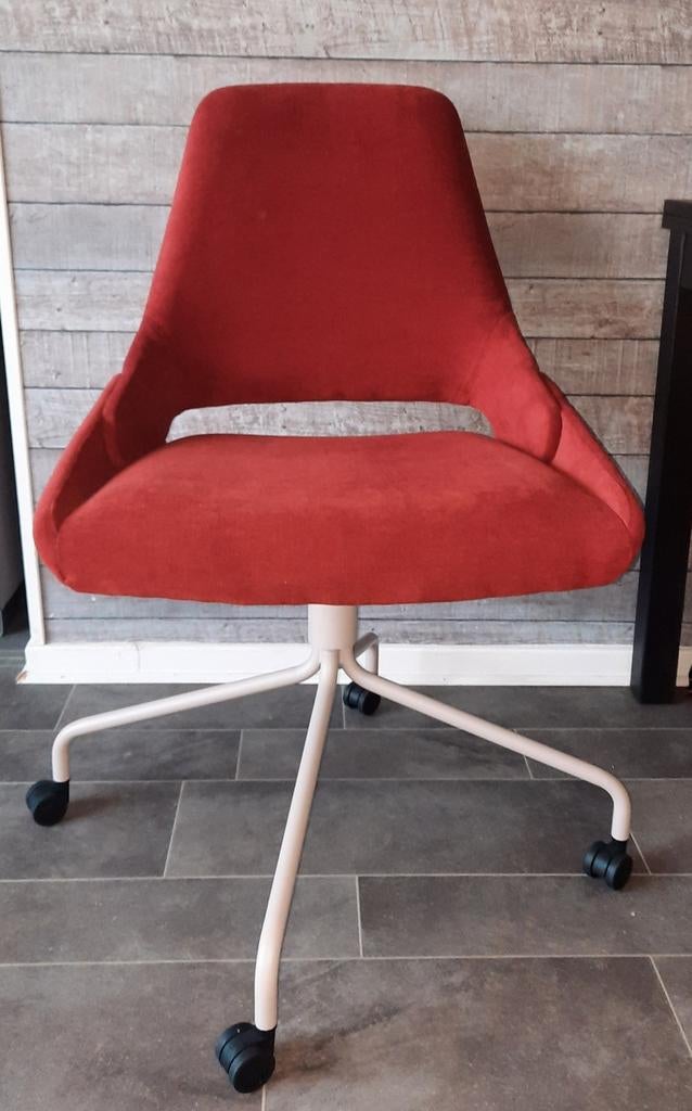 Chaise Lola de chez Mobitec, Maison & Meubles, Enlèvement