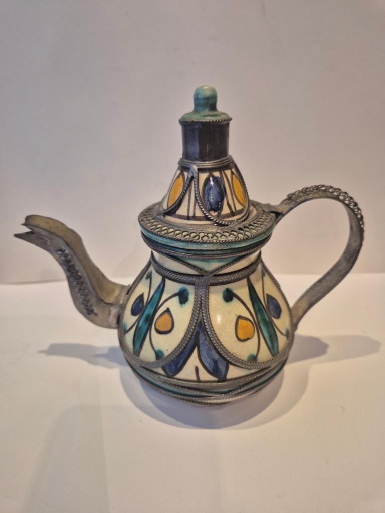 Vintage Oosterse Theepot – Keramiek met Metaal Filigraan – H, Antiek en Kunst, Ophalen of Verzenden