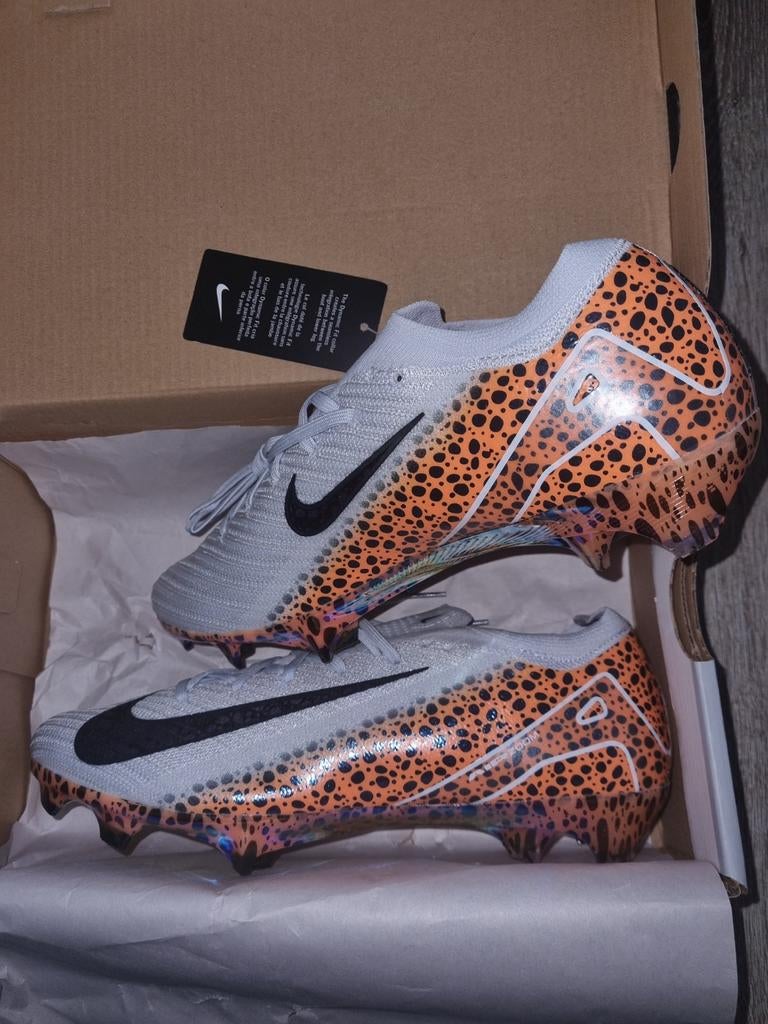 Nike voetbalschoenen, Ophalen