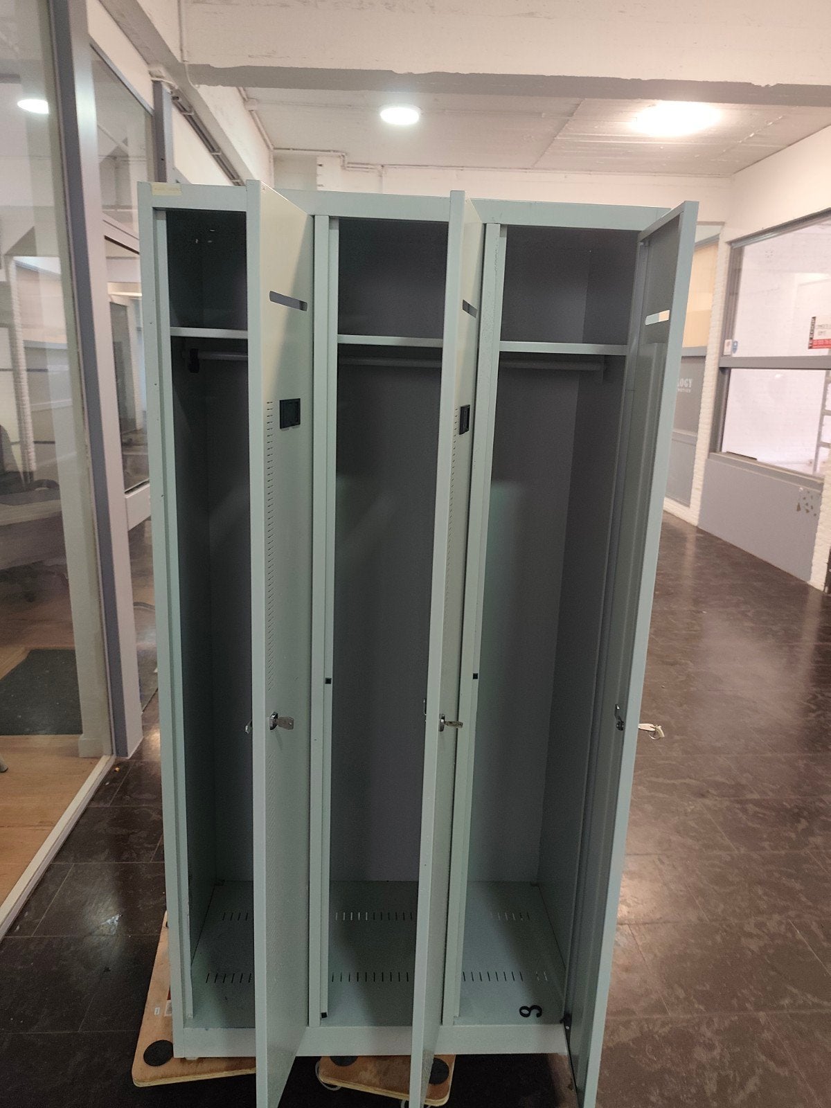 lockerkast, Ophalen