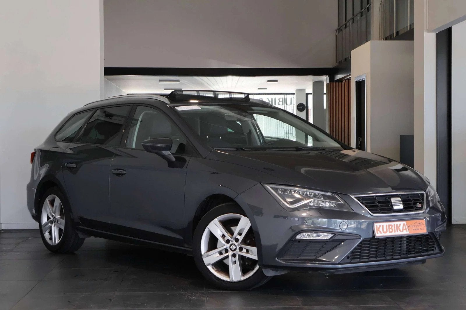SEAT Leon Leon ST 1.5 TSI FR CruiseC SfeerV Navi ParkS Garan, Auto's, Stof, 4 cilinders, Leon, 131 pk