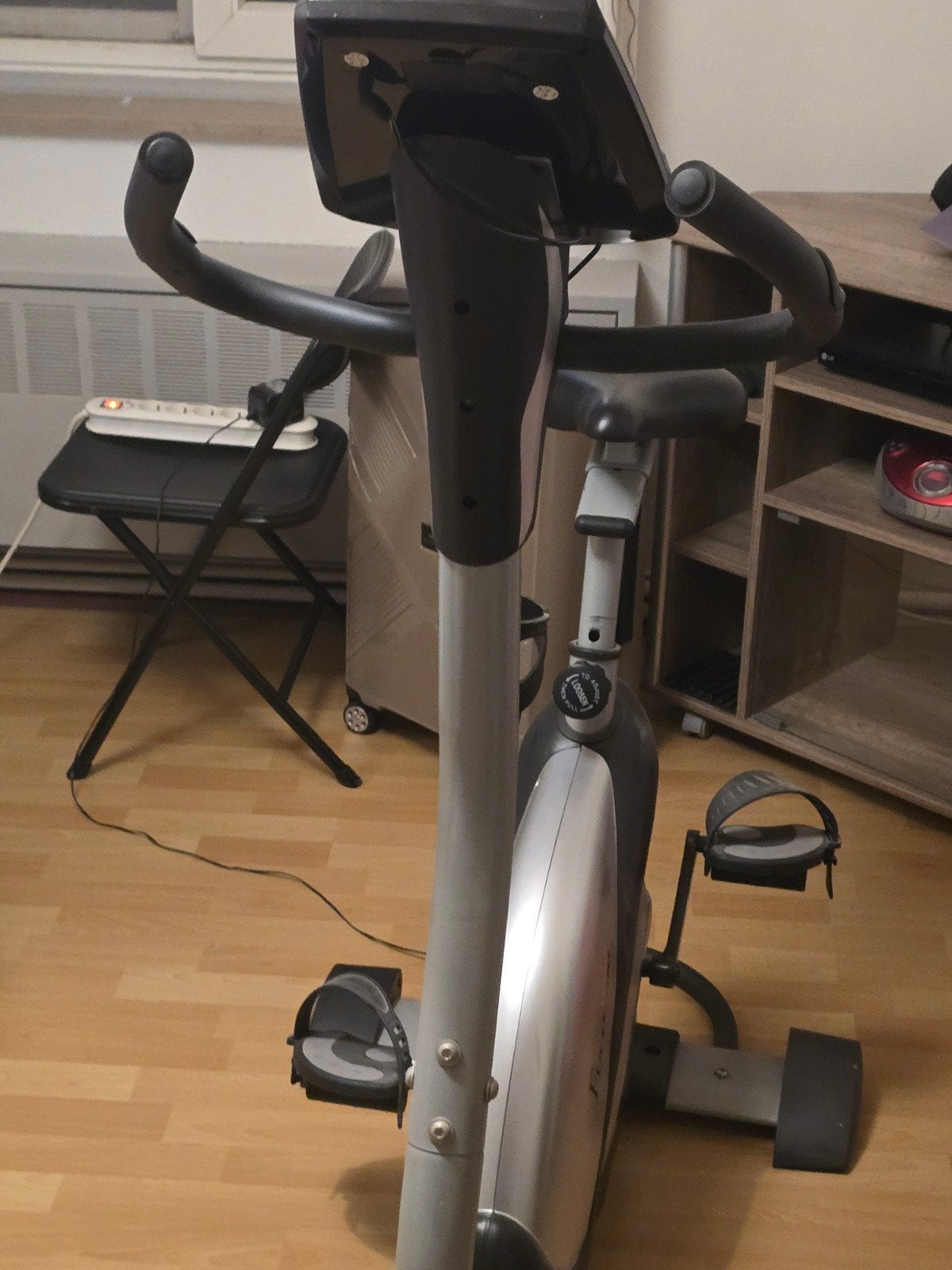 Home trainer en très bon état à vendre 50€, Sports & Fitness, Enlèvement, Comme neuf, Aluminium, Vélo d'appartement