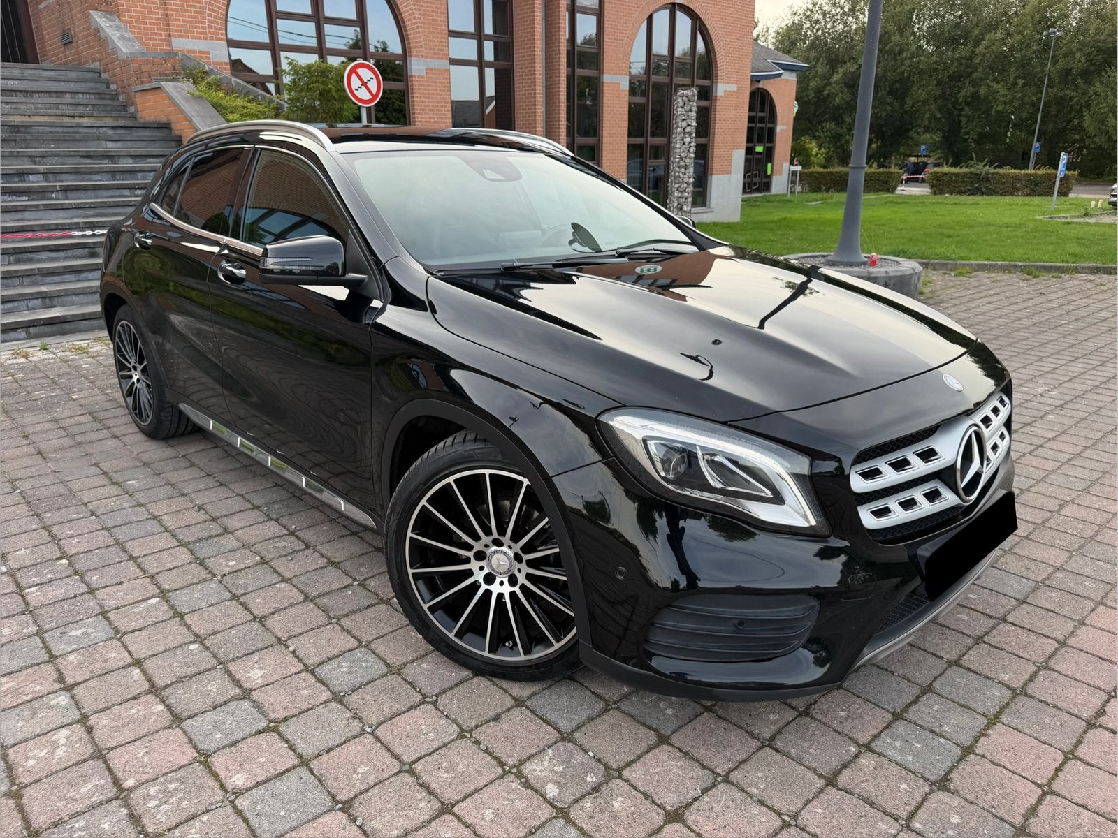 Mercedes GLA 200D 4-MATIC 7G-TRONIC FACELIFTPAKKET AMG EURO6, Auto's, 100 kW, Dealer onderhouden, CL, Zwart