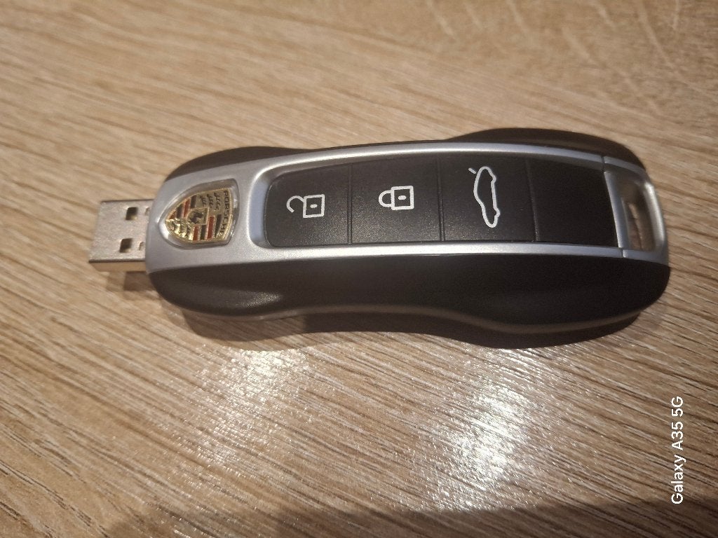 clé USB PORSCHE de 64 gb, Informatique & Logiciels, Clés USB, Enlèvement ou Envoi, Neuf, 64 GB