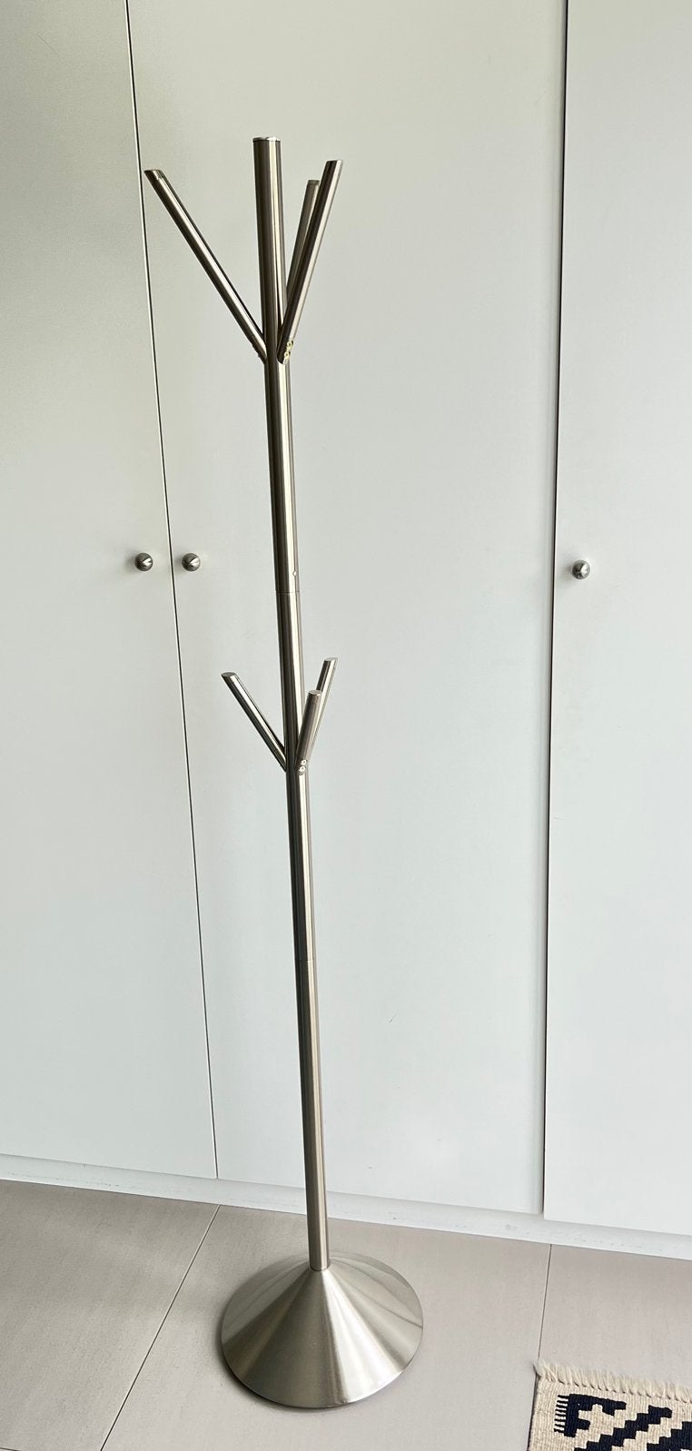 Porte manteaux sur pied (URGENT déménagement), Maison & Meubles, Accessoires pour la Maison | Portemanteaux, Utilisé, Métal, Portemanteau sur pied