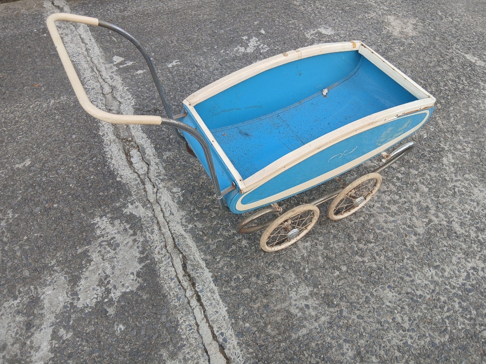 oude kinderbuggy, Collections, Broches, Pins & Badges, Enlèvement, Utilisé, Autres sujets/thèmes