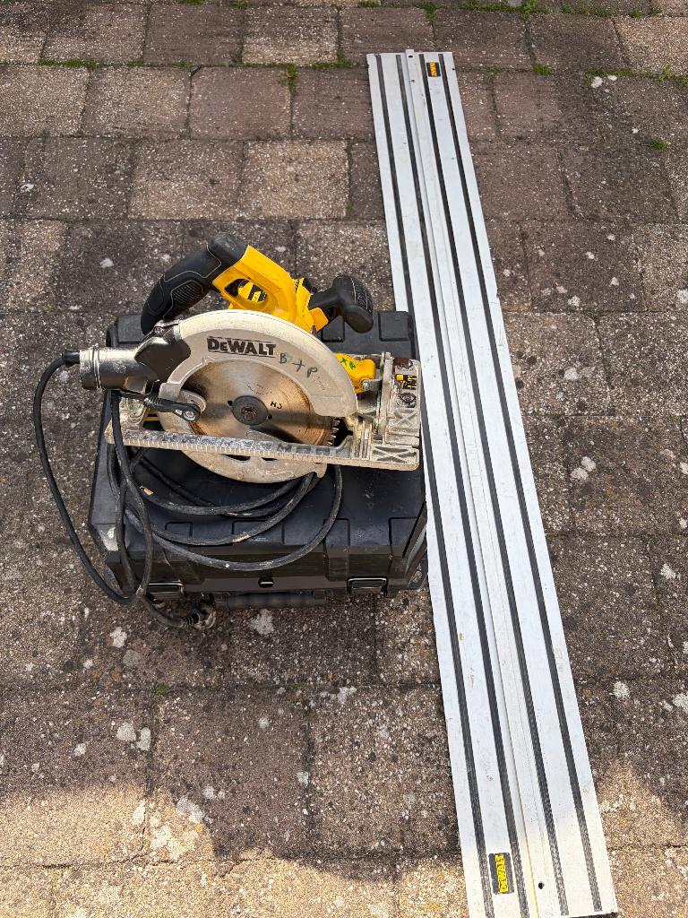 DeWalt DWE576 Cirkelzaag 190mm 1600W + geleiderail + koffer, Enlèvement, Utilisé, Scie circulaire, DeWalt