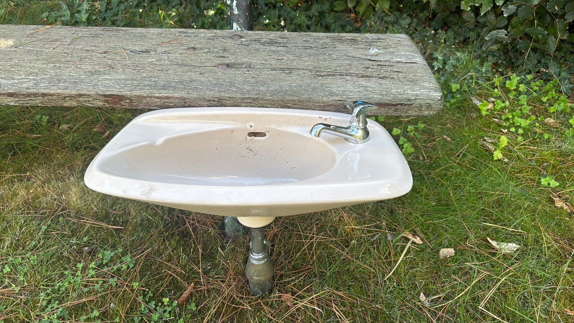 Beige lavabo, Enlèvement