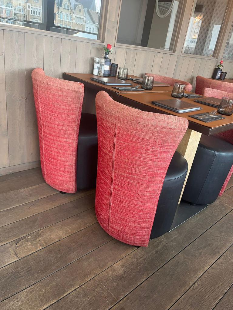 Tafels stoelen banken en lampen, Enlèvement