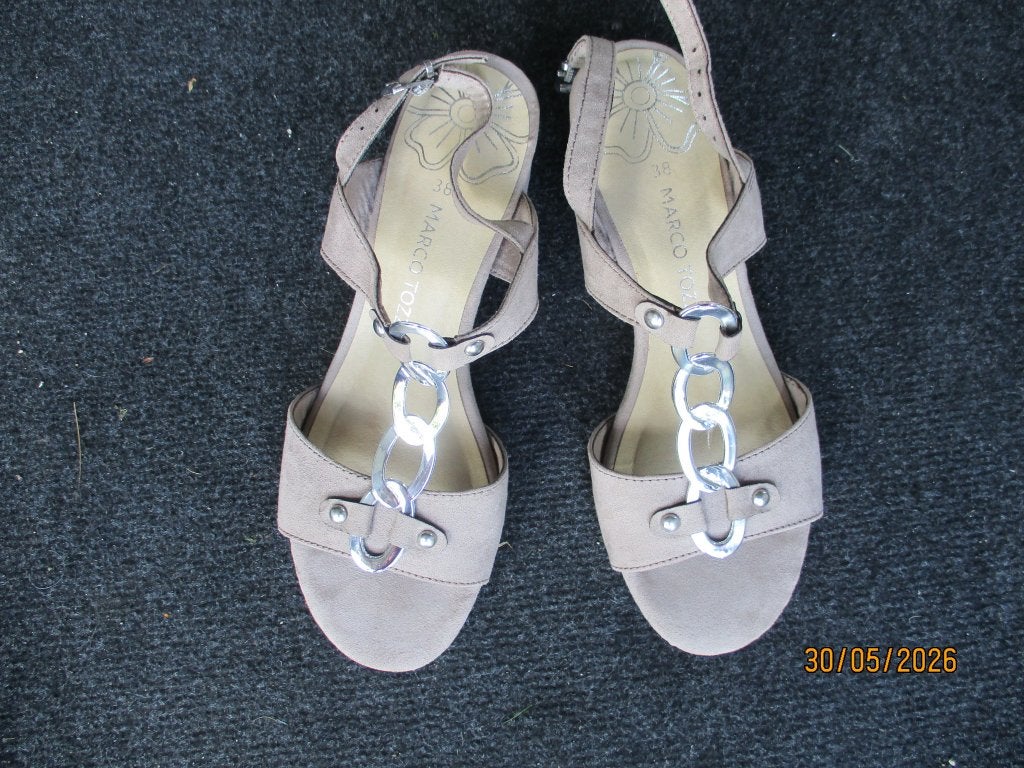 nieuwe sandalen, Kleding | Dames, Schoenen, Ophalen of Verzenden, Nieuw
