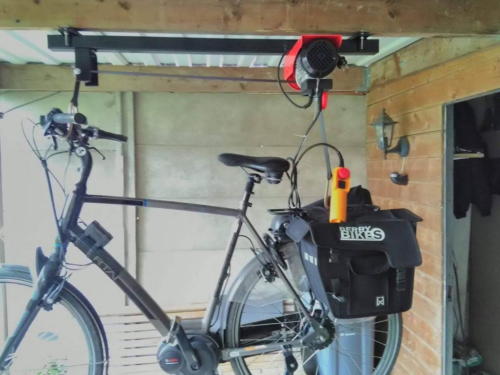 Electrische fietslift of fietstakel tevens scooterlift, Ophalen