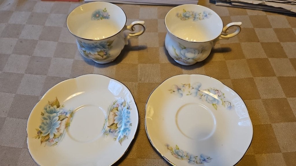 tasses soucoupes 2 pièces porcelain antique Royal Canterbury, Enlèvement ou Envoi