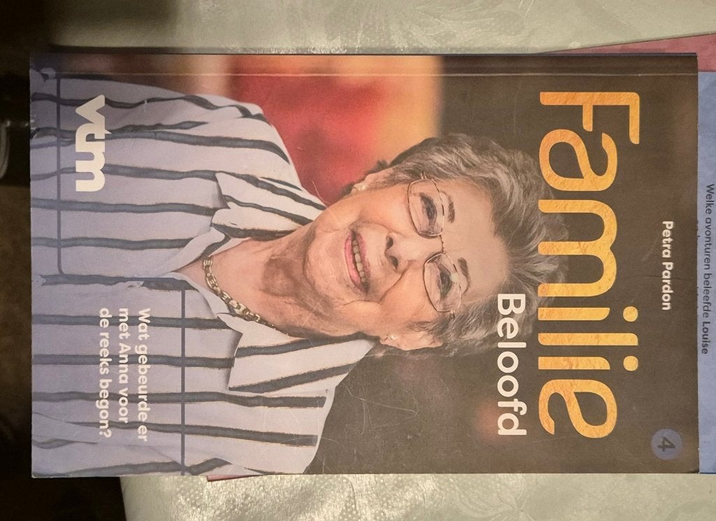 Boek Familie VTM Beloofd, Neuf, Nico De Braeckeleer, Enlèvement ou Envoi, Belgique