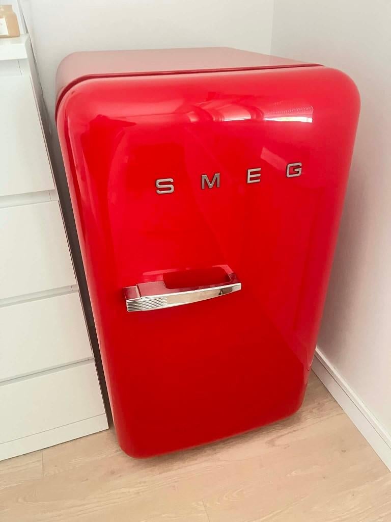 Smeg Koelkast 50's Stijl Rood, 100 tot 150 liter, Ophalen, Nieuw, Met vriesvak
