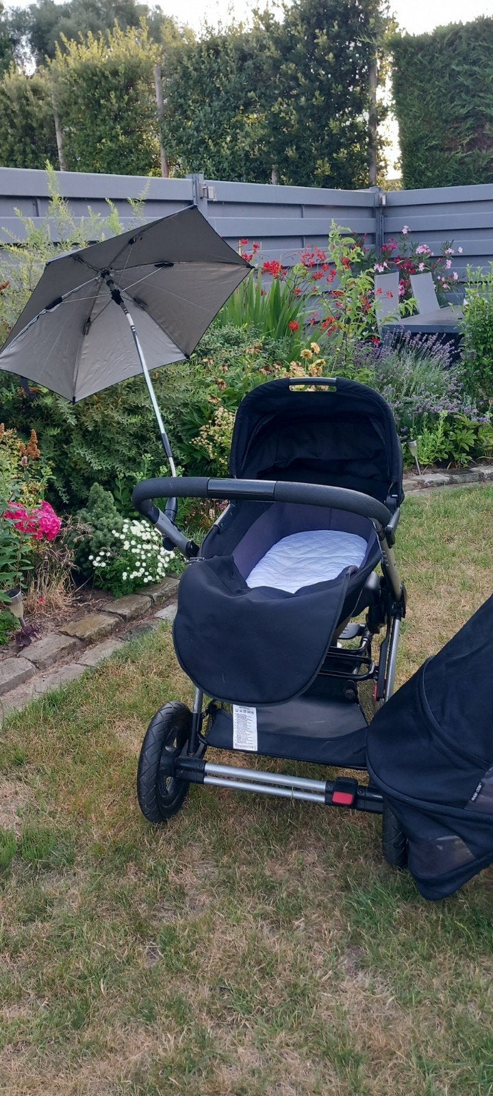 Poussette bleue, comme neuve, vraiment une bonne affaire, Enlèvement