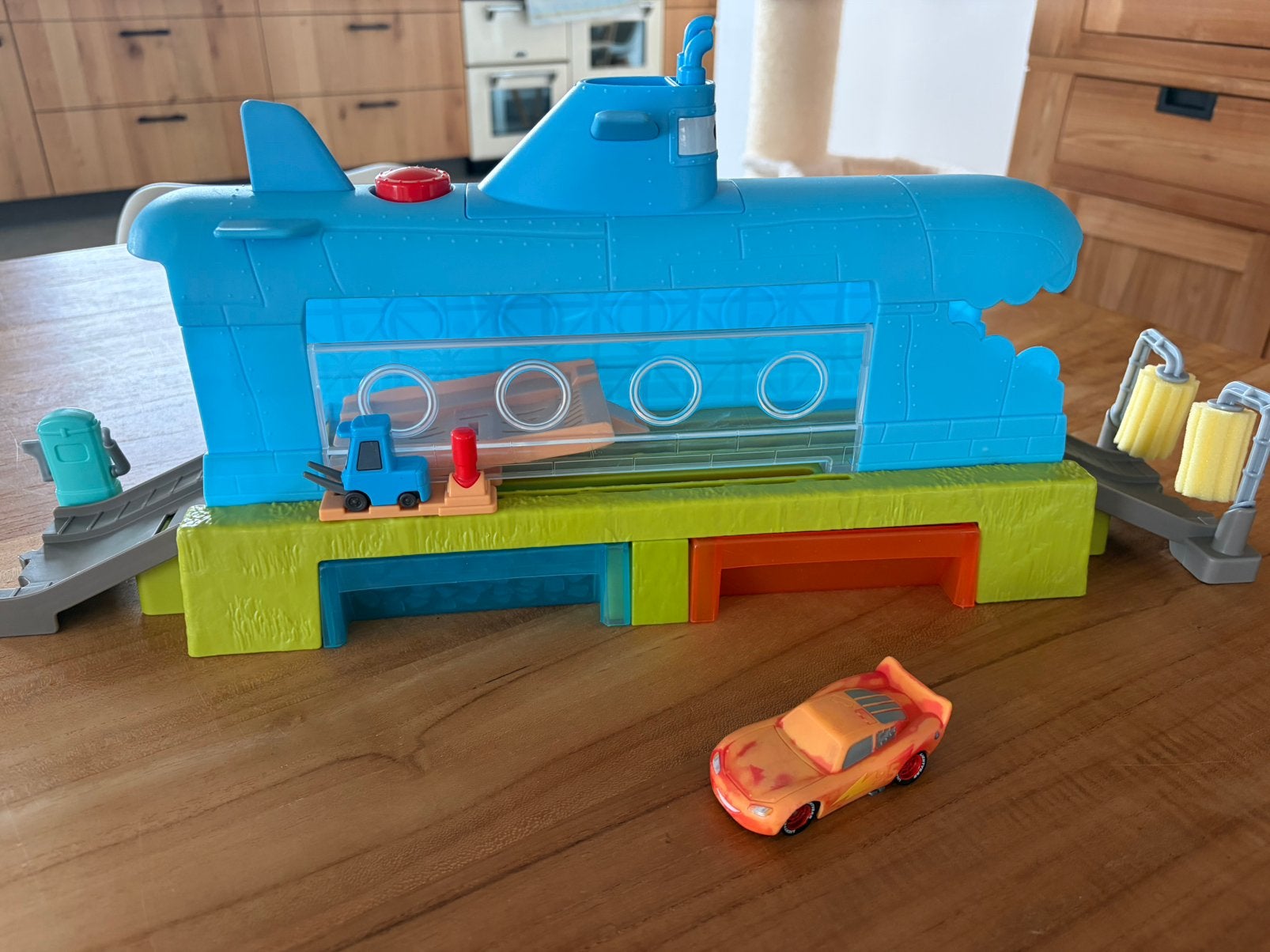 Disney Pixar Cars Wasstraat, Kinderen en Baby's, Speelgoed |Speelgoedvoertuigen, Ophalen, Zo goed als nieuw