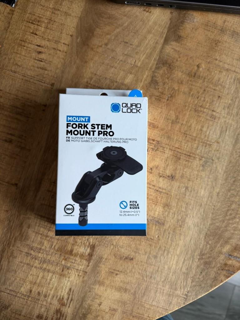 Quadlock Fork Stem Mount Pro Nouveau dans sa boîte, Télécoms, Supports de téléphone, Enlèvement ou Envoi, Neuf, Moteur
