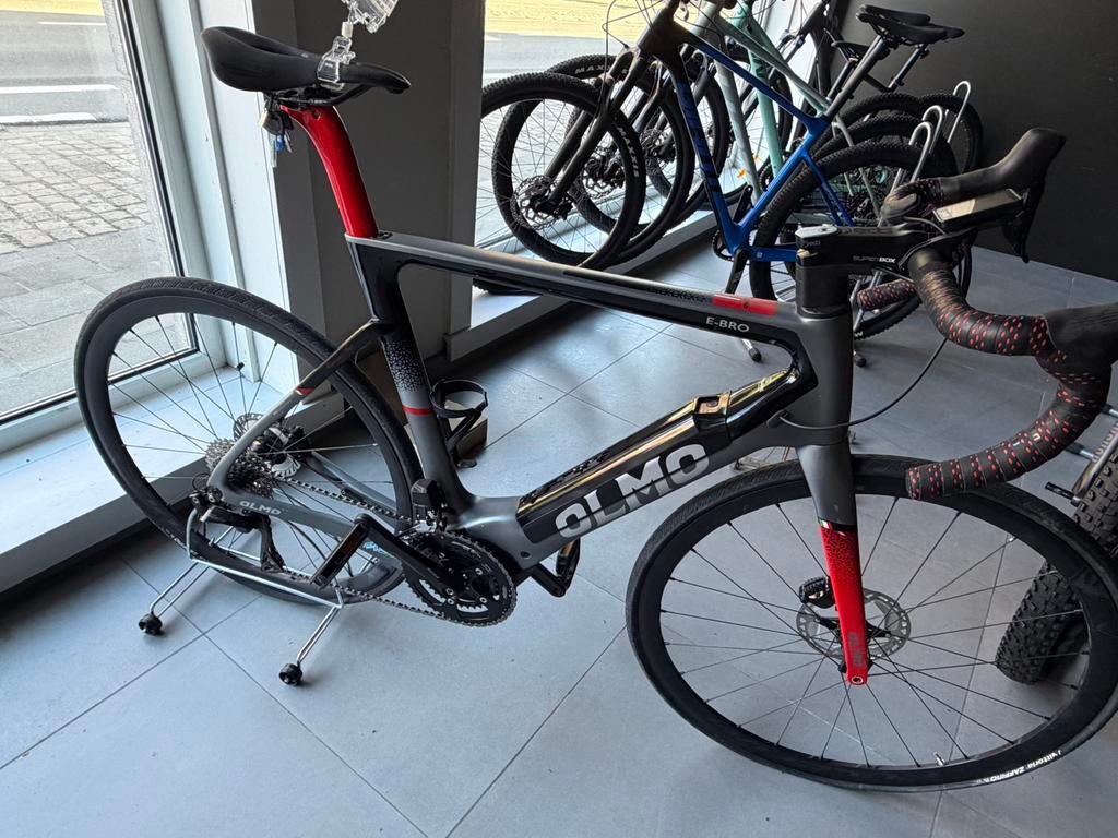 Olmo e-bro (electrische koersfiets), Fietsen en Brommers, Fietsen | Racefietsen, Ophalen, Zo goed als nieuw, Carbon