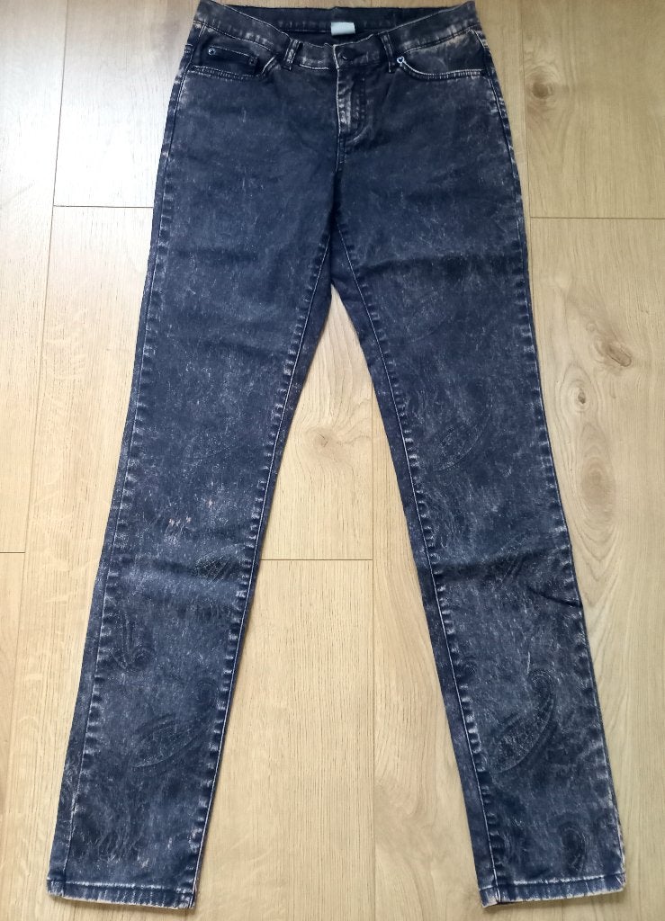 TRENDY BROEK: DONKERBLAUW MET MOTIEF - ALS NIEUW, Enlèvement ou Envoi, Taille 36 (S), Object, Comme neuf