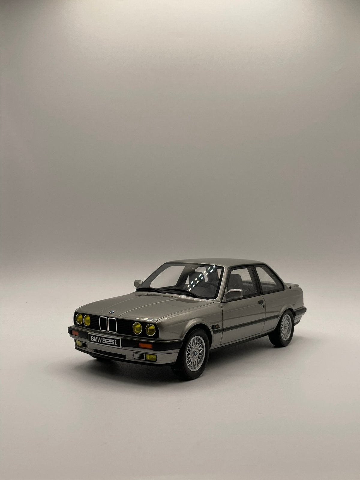 BMW E30 325i ot102 Otto Mobile 1/18, Ophalen, Zo goed als nieuw