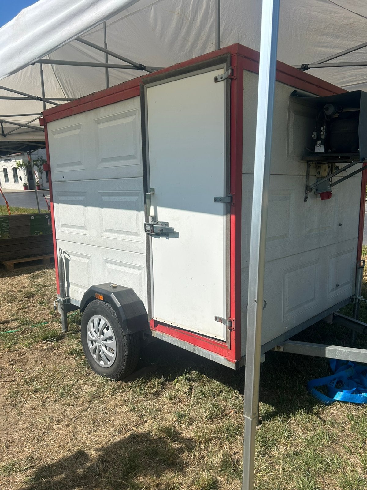 Koelwagen te huur met afwasbak, Auto diversen, Aanhangers en Bagagewagens, Ophalen of Verzenden, Zo goed als nieuw