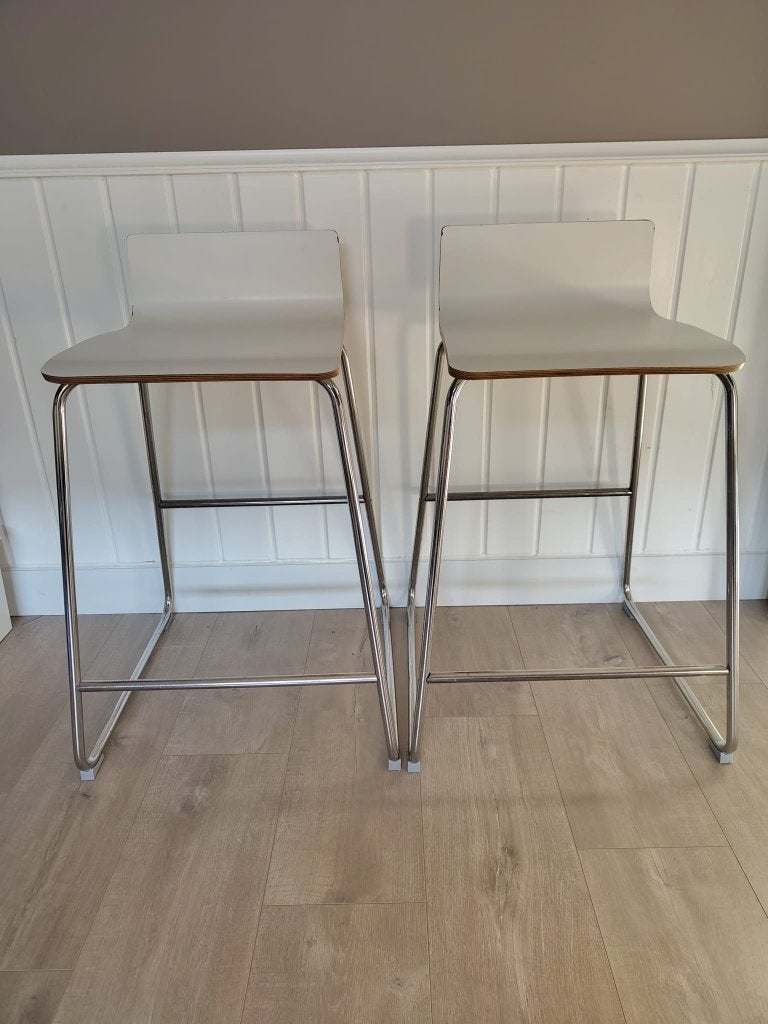 Set van 2 witte barkrukken, Ophalen, Met voetsteun, 60 tot 90 cm, Zo goed als nieuw