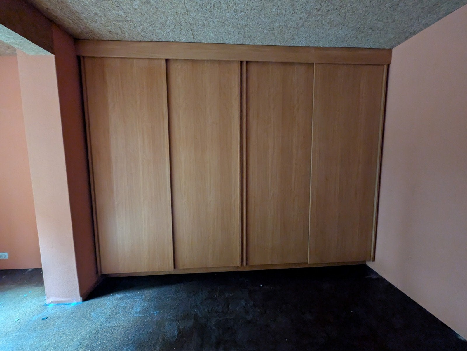 mooie houten ingemaakte kast, Bruges