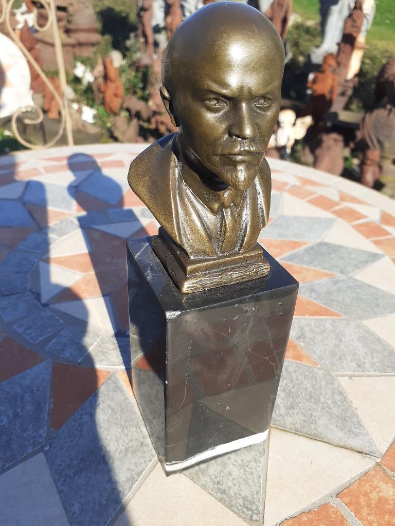 BRONZEN BUSTE GESIGNEERD DOOR LENIN OP EEN SOKKEL, Antiek en Kunst, Ophalen of Verzenden, Brons