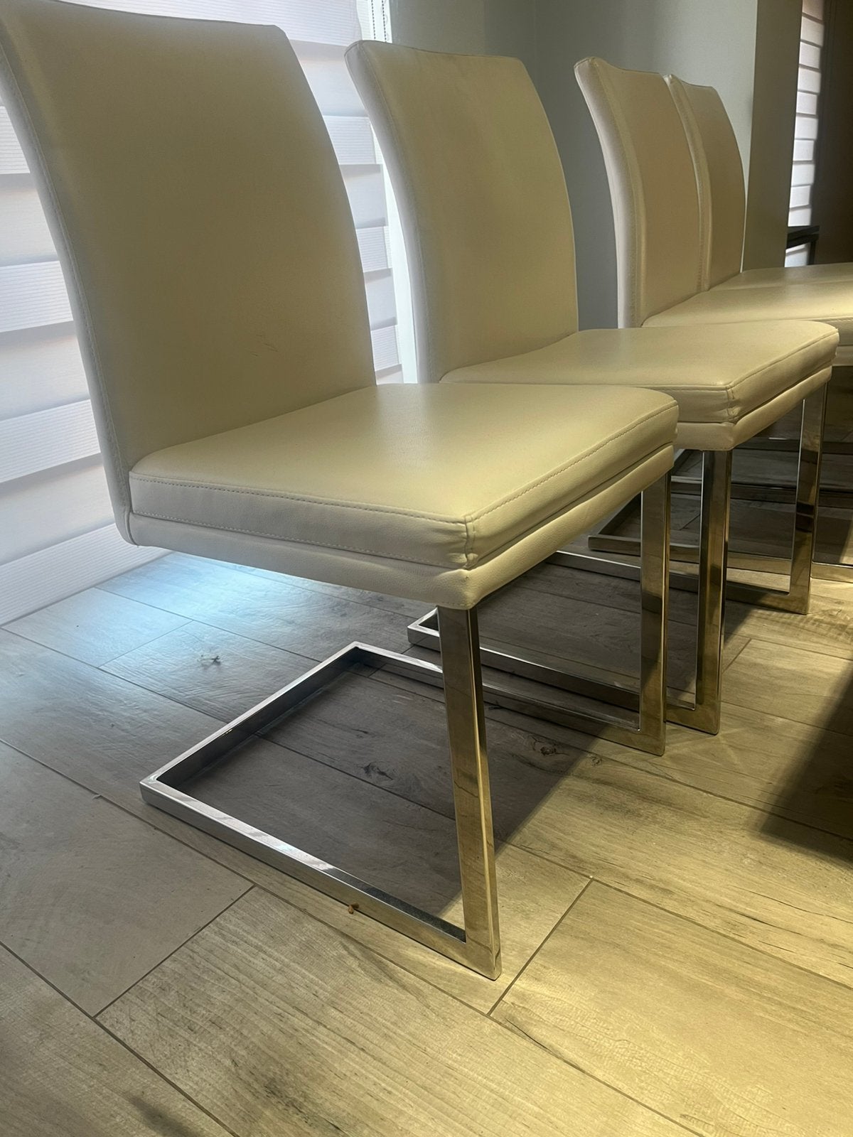 Chaises simili cuir blanches pieds inox, Enlèvement, Utilisé, Blanc, Cuir