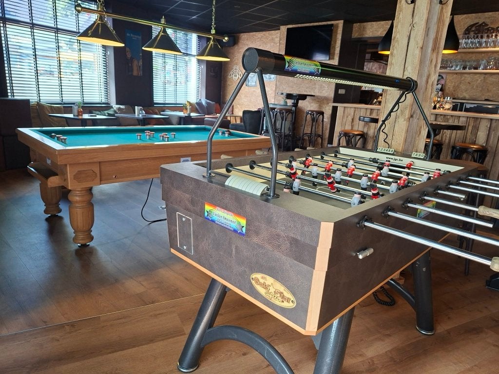 Biljarts en voetbaltafels., Sport en Fitness, Biljarten en Poolen, Ophalen, Zo goed als nieuw, Biljarttafel