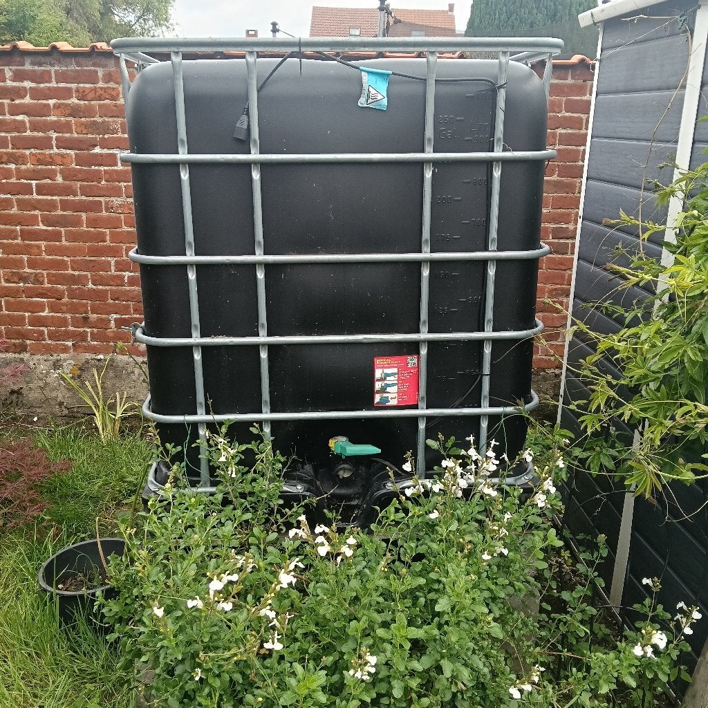 Cubi eau noir avec électricité, 150 litres ou plus, Comme neuf, Enlèvement, Avec robinet