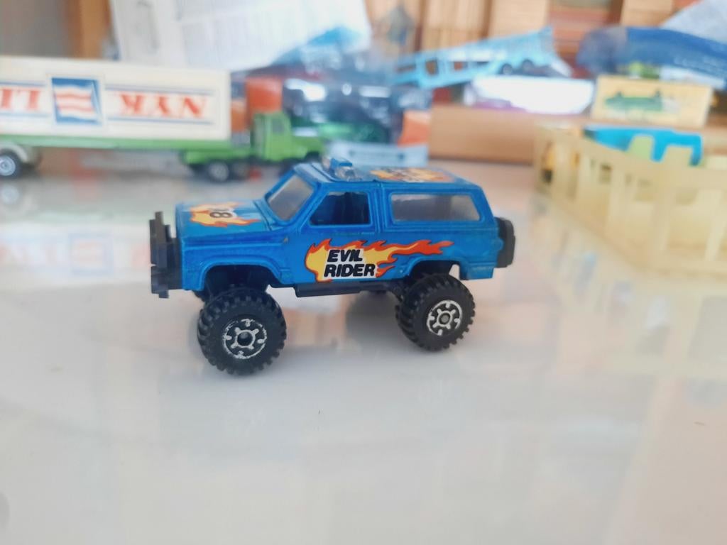 Chevy Jeep fabriquée à Hong Kong, Envoi, Utilisé, Voiture
