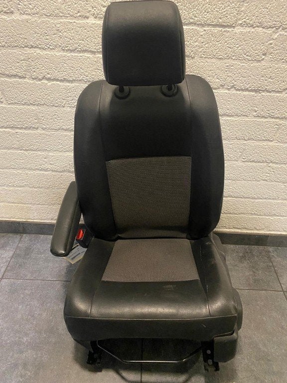 SIEGE AVANT GAUCHE ( CONDUCTEUR ) Opel Vivaro, Opel, Opel Automobile GmbH, Utilisé, Kontakt-opel@opel.com