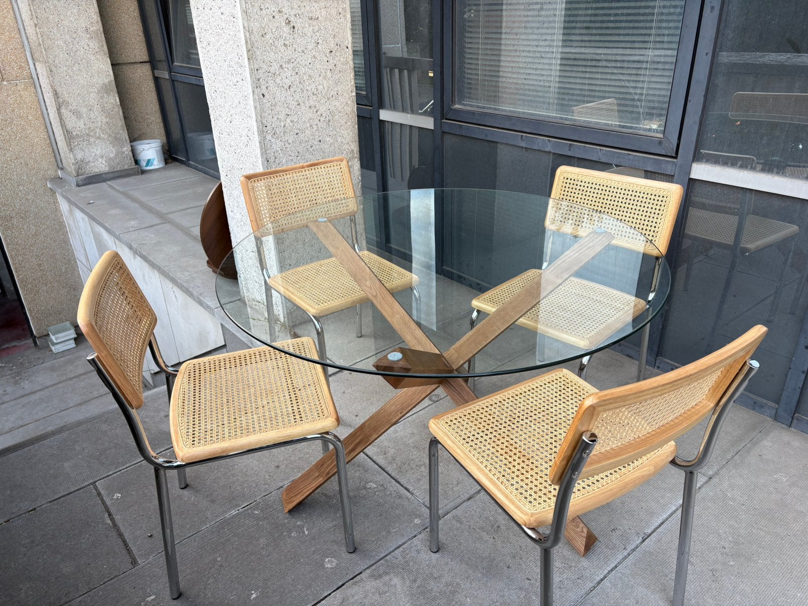 Table  a manger verre/ chêne avec 4 chaises en chrome, Maison & Meubles, Chêne, Quatre personnes, Rond, Comme neuf