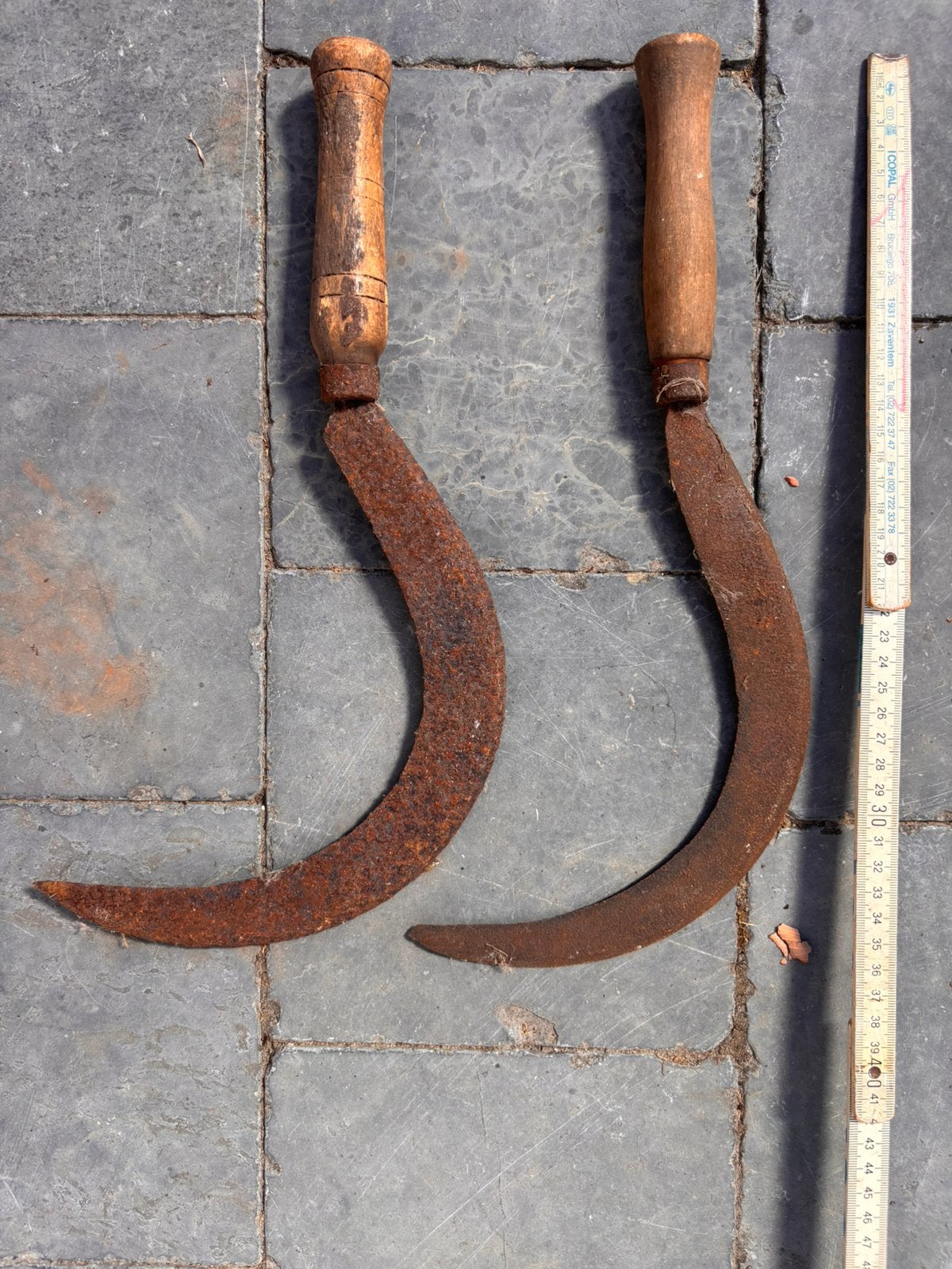 Antique : 2 faucilles, Enlèvement