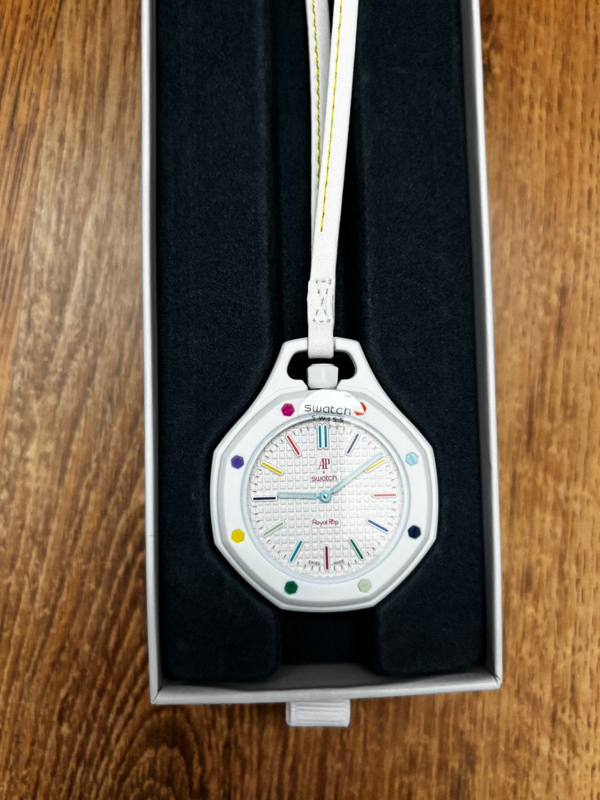 Swatch x AP Royal Pop, Bijoux, Sacs & Beauté, Envoi, Neuf, Swatch