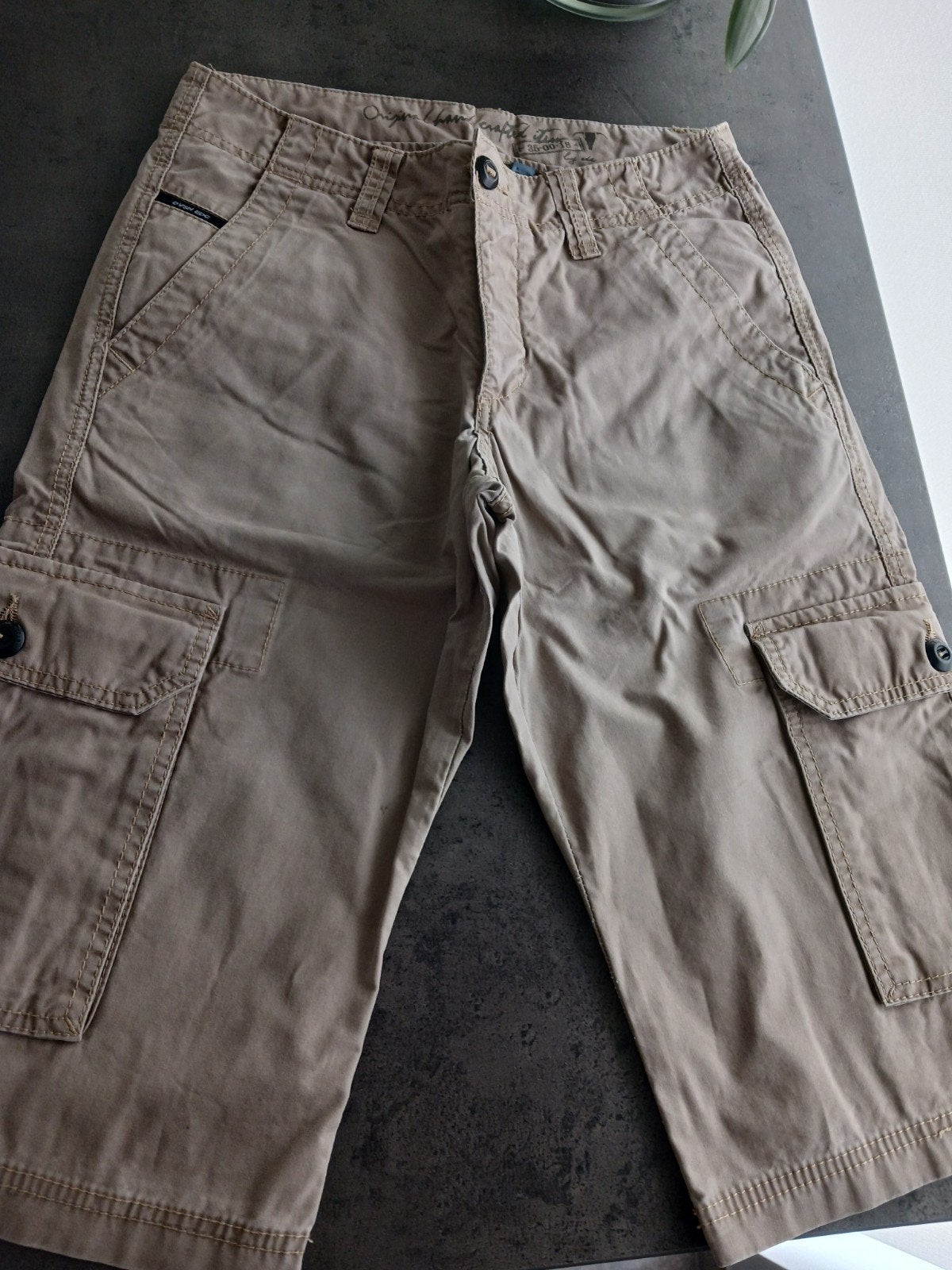 Beige short net als nieuw te koop.M 28, Kleding | Heren, Broeken en Pantalons, Ophalen, Zo goed als nieuw, Maat 46 (S) of kleiner